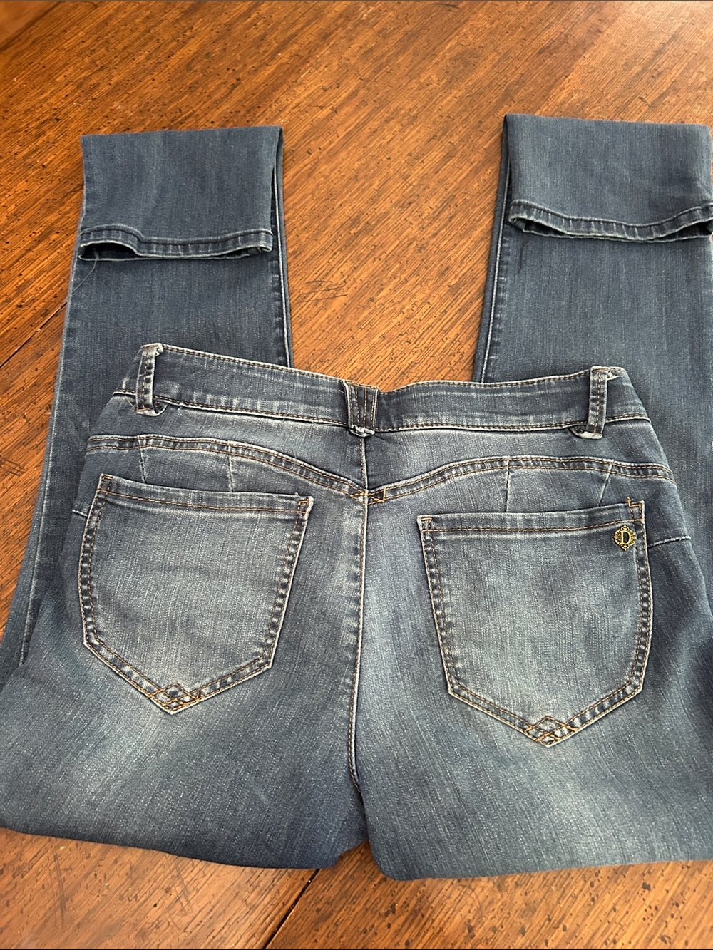 Democracy AbSol Straight Leg Jeans in Mid Blue Wash Size 4 EUC - Picture 5 of 8